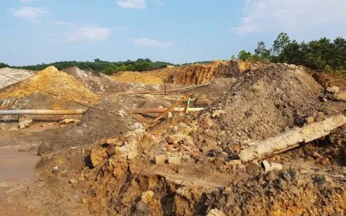 Vẫn chưa thể đóng cửa mỏ vàng Bồng Miêu