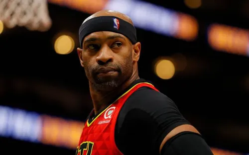 Vince Carter tuyên bố tiếp tục chơi bóng tại NBA