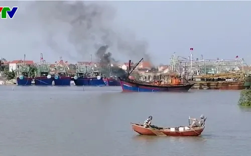 Nghệ An cháy tàu cá thiệt hại gần 2 tỷ đồng