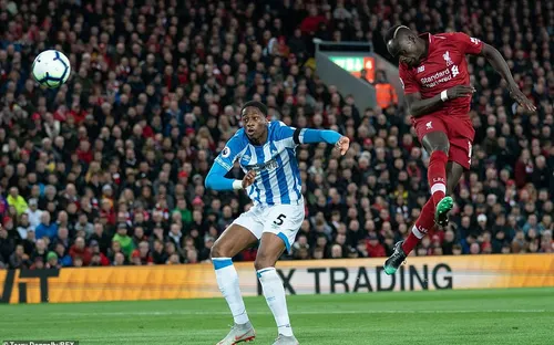 Kết quả bóng đá châu Âu sáng 27/4: Liverpool 5-0 Huddersfield, Augsburg 1-4 Bayer Leverkusen, Bordeaux 2-3 Lyon