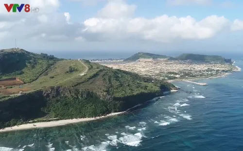 Bình minh ở cầu cảng Lý Sơn