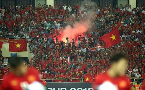 VFF bị phạt gần 1 tỷ đồng vì sự cố pháo sáng ở Mỹ Đình