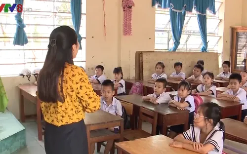 Giải quyết bất cập chi trả lương giáo viên như thế nào?