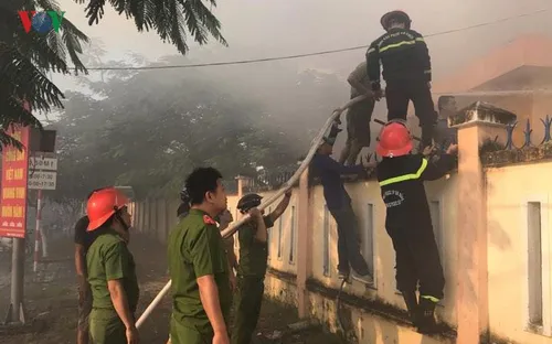 Chập điện làm cháy 2 phòng học