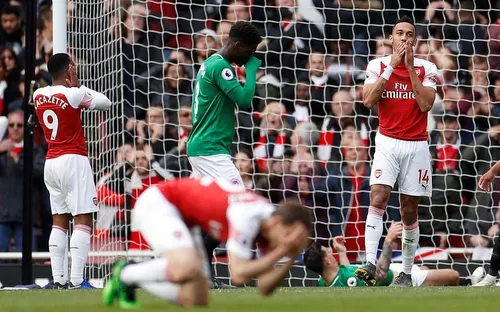 Kết quả vòng 37 Ngoại hạng Anh: Chelsea 3 - 0 Watford, Huddersfield 1-1 Man Utd, Arsenal 1-1 Brighton