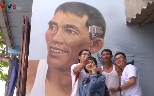 Câu chuyện về những bức tranh Làng bích họa