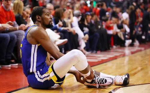 Các ngôi sao NBA phản ứng sau chấn thương của Kevin Durant