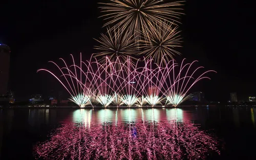 Mãn nhãn với màn pháo hoa của hai đội Việt Nam và Nga tại Lễ hội Pháo hoa quốc tế Đà Nẵng 2019