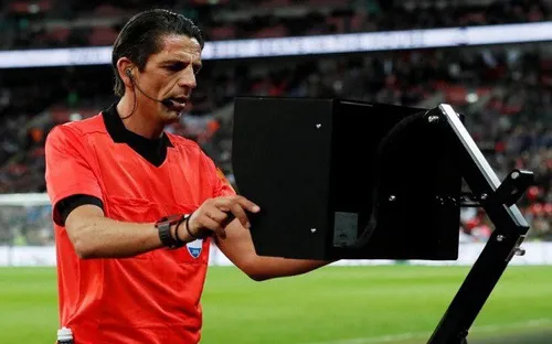 VAR - công nghệ gây tranh cãi ở các giải đấu hè 2019