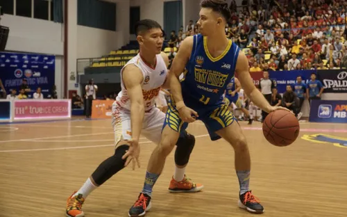 VBA 2019: Hochiminh City Wings ngược dòng ngoạn mục ở trận derby