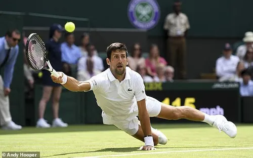 Vòng 1 Wimbledon 2019: Novak Djokovic giành chiến thắng trước Philipp Kohlschreiber