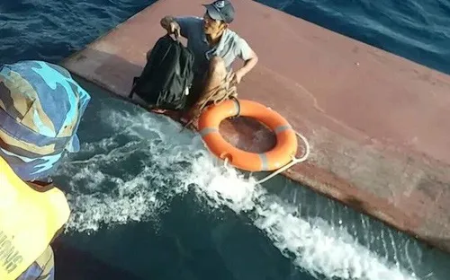 Tàu chở 15.000 lít dầu bị chìm ở Quảng Trị