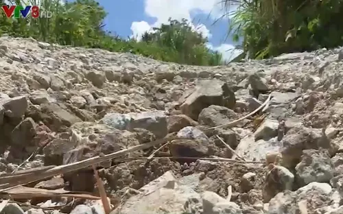 Kon Tum: Đường tránh trăm tỷ chưa bàn giao đã tan nát