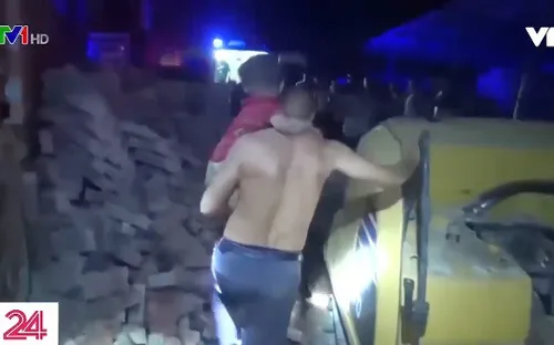 Trung Quốc giải cứu bé 3 tuổi rơi xuống giếng