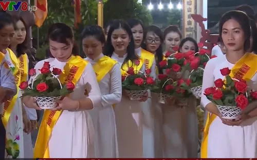 Đại lễ Vu lan "Bông hồng cài áo" ở Huế