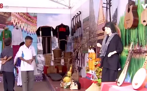 Bảo tồn văn hóa Chăm gắn với phát triển du lịch