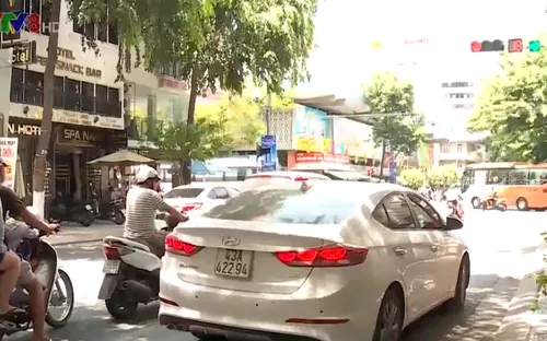 Mất ATGT từ việc dừng đèn đỏ dưới bóng râm