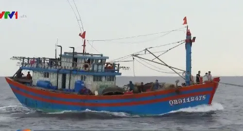 Lai dắt tàu cá  Quảng Bình gặp nạn vào bờ