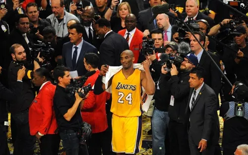 "Mùa giải cuối cùng" trái  ngược với các ngôi sao NBA