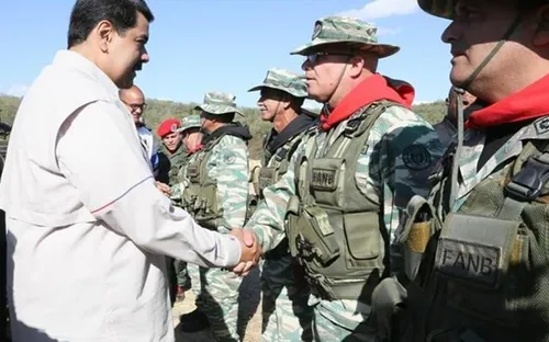 Venezuela tập trận gần biên giới với Colombia