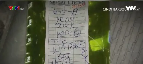 Gia đình mắc kẹt trên thác thả chai cầu cứu và cái kết có hậu