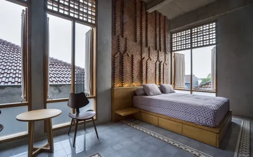 Ngôi nhà bằng gạch đỏ đẹp giản dị giữa lòng thành phố