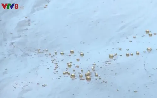 Hà Tĩnh: Người dân lo lắng do nước sông ô nhiễm bất thường