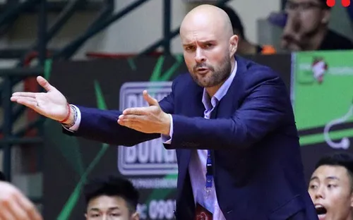 HLV Predrag Lukic chia tay CLB Hochiminh City Wings