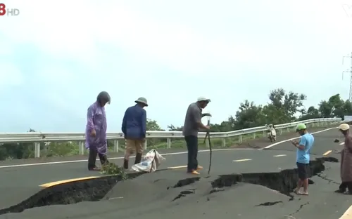 Gia Lai: Đường 250 tỷ chưa nghiệm thu đã sụt lún