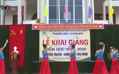 Lễ khai giảng muộn tại  vùng lũ Quảng Bình