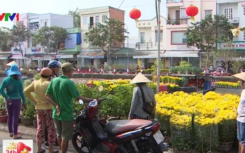Người dân Cần Thơ không chờ đến 30 Tết để mua hoa