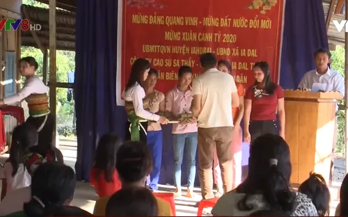 Ấm áp tết biên cương