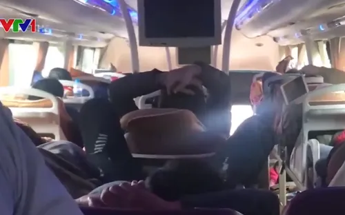 Tái diễn tình trạng xe khách nhồi nhét, chở quá tải dịp Tết