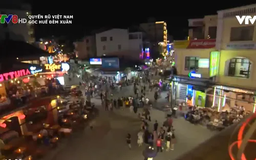 Khám phá không gian phố đi bộ đêm của Huế