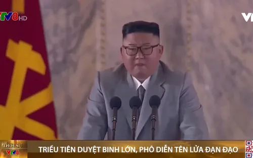 Triều Tiên duyệt binh quy mô lớn, phô diễn mẫu tên lửa đạn đạo mới