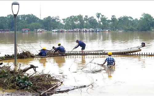 Quảng Bình, TT-Huế huy động lực lượng tổng vệ sinh môi trường sau mưa lũ