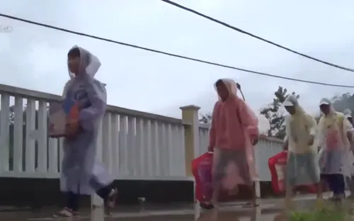 Quảng Nam: Gấp rút sơ tán học sinh khỏi vùng sạt lở