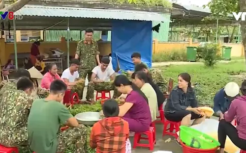 Người dân Thừa Thiên - Huế tiếp sức cho lực lượng cứu hộ ở Rào Trăng 3