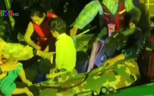 Quảng Trị: Cứu người dân vùng lũ trong đêm