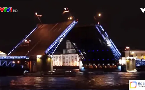 Khám phá Saint Petersburg về đêm với những cây cầu mở