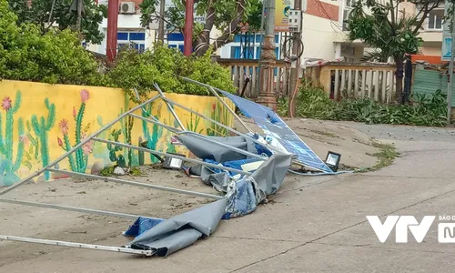 Cảnh tan hoang ở huyện đảo Lý Sơn khi bão số 9 "càn quét"