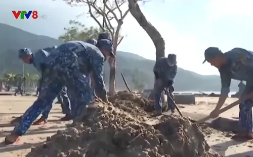 Các đơn vị Hải quân giúp người dân khắc phục hậu quả sau bão