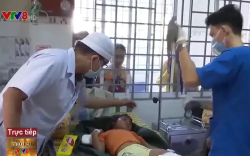 Khẩn trương cấp cứu nạn nhân sạt lở núi tại Nam Trà My