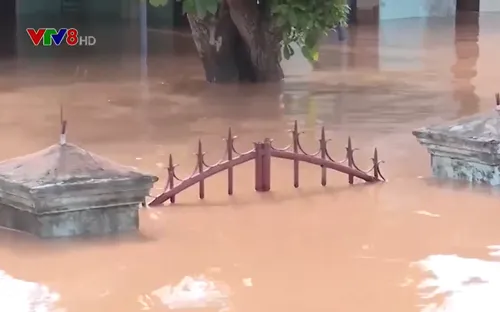 Quảng Trị: Người dân gặp khó khăn do lũ chồng lũ