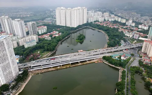 Cận cảnh cầu vượt thấp qua hồ Linh Đàm chính thức thông xe từ 6/10