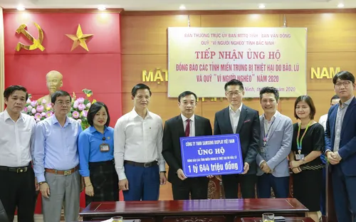 Thêm 5 tỷ đồng ủng hộ cho người dân miền Trung bị ảnh hưởng bởi lũ lụt