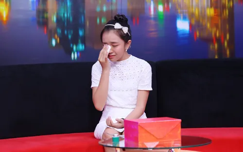 Cô bé 11 tuổi tổn thương vì ba mẹ quá bảo bọc