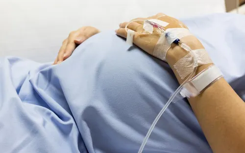 2 trẻ sơ sinh Nhật Bản hít phải tế bào ung thư từ mẹ