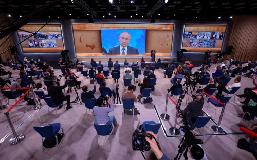 Tổng thống Nga Putin sẵn sàng tiêm vaccine Sputnik V dù đã quá tuổi khuyến cáo