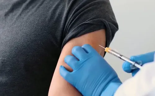 Pfizer-BioNTech nộp đơn xin cấp phép khẩn cấp vaccine COVID-19 tại châu Âu